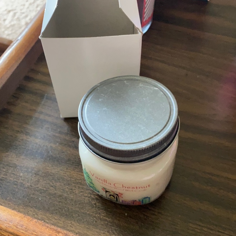 Vanilla Chestnut Oily Blends Wood Wick Soy Candle